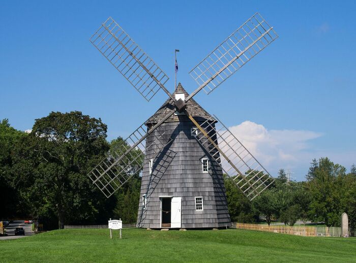 Мельница была перевезена в Ист-Хэмптон (Лонг-Айленд, США). | Фото: paintingthehamptons.blogspot.com. Мельница была перевезена в Ист-Хэмптон (Лонг-Айленд, США). | Фото: paintingthehamptons.blogspot.com.