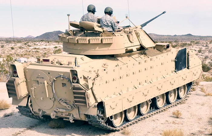 Bradley M2A2./ Фото: laminarts.ru Bradley M2A2./ Фото: laminarts.ru