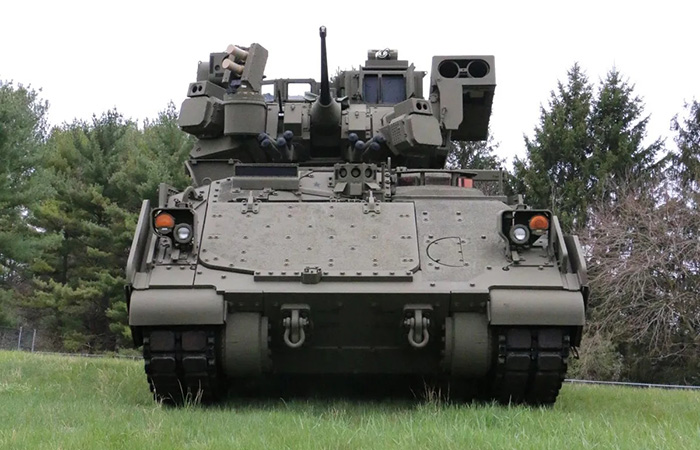 БТР с дополнительной защитой./ Фото: defence-blog.com БТР с дополнительной защитой./ Фото: defence-blog.com