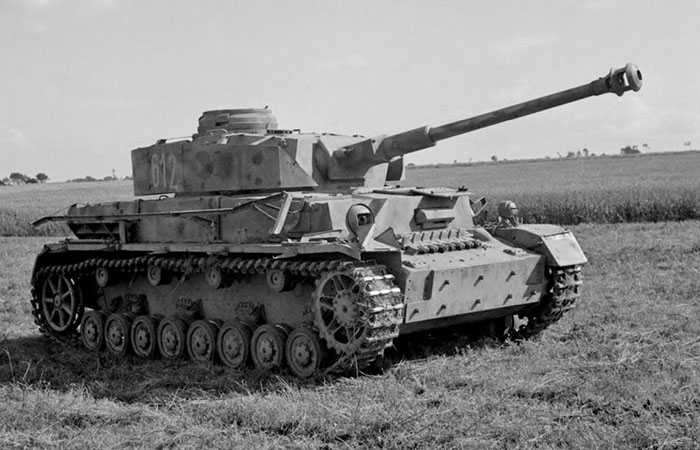 Немецкий танк Pz.Kpfw IV с бензиновым двигателем./ Фото: dzen.ru Немецкий танк Pz.Kpfw IV с бензиновым двигателем./ Фото: dzen.ru