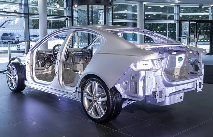Алюминиевый седан Jaguar XE./ Фото: drive2.ru Алюминиевый седан Jaguar XE./ Фото: drive2.ru