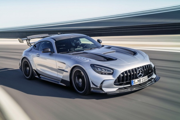 Mercedes-AMG GT Black Series может разогнаться на 325 км в час/ Фото: autoreview.ru Mercedes-AMG GT Black Series может разогнаться на 325 км в час/ Фото: autoreview.ru