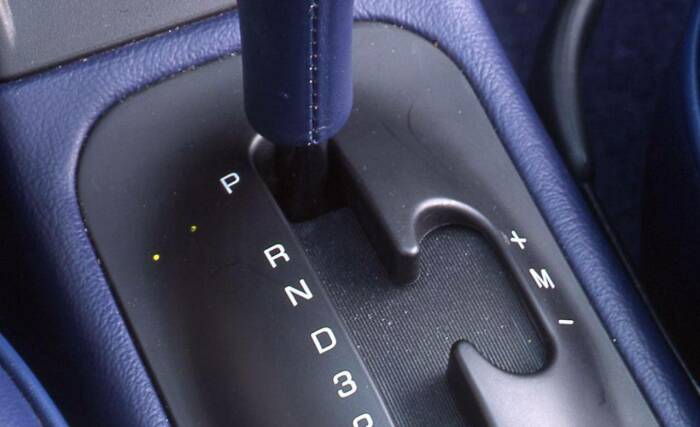 Плюс и минус - это функция ручного переключения передач. /Фото: armand-auto.ru. Плюс и минус - это функция ручного переключения передач. /Фото: armand-auto.ru.