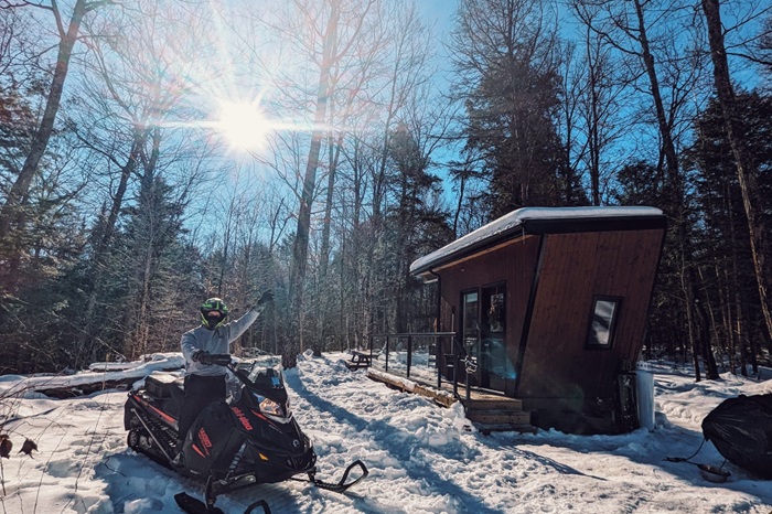 Sage Cabin – очаровательный эко-номер среди канадских лесов. | Фото: cabinscape.com. Sage Cabin – очаровательный эко-номер среди канадских лесов. | Фото: cabinscape.com.