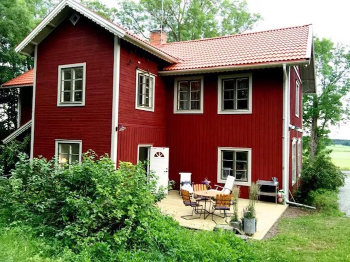 Темно-красные фасады подчеркивали высокий статус владельцев. | Фото: homedit.com. Темно-красные фасады подчеркивали высокий статус владельцев. | Фото: homedit.com.