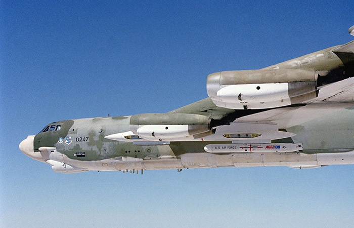 B-52 с ракетами./ Фото: pinterest.com B-52 с ракетами./ Фото: pinterest.com