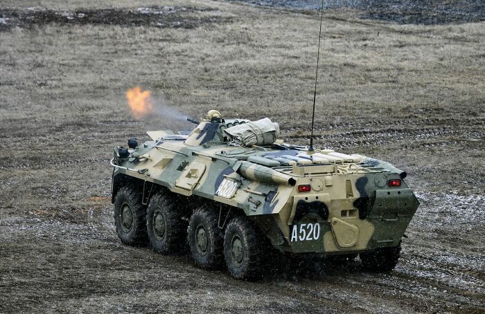 Российский БТР-80. /Фото: ru.m.wikipedia.org. Российский БТР-80. /Фото: ru.m.wikipedia.org.