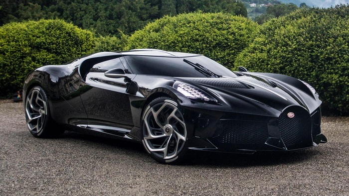 Кузов Bugatti La Voiture Noire сделан из углеродного волокна/ Фото: somanyhorses.ru Кузов Bugatti La Voiture Noire сделан из углеродного волокна/ Фото: somanyhorses.ru