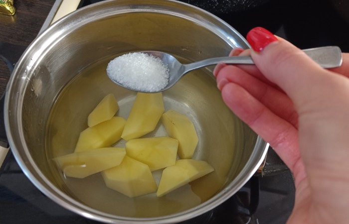 Не забудьте добавить сахар, при варке картофеля! Не забудьте добавить сахар, при варке картофеля!