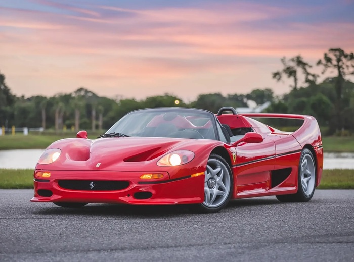 Ferrari F50 был выполнен в 349 экземплярах/ Фото: moderncarcollector.com Ferrari F50 был выполнен в 349 экземплярах/ Фото: moderncarcollector.com