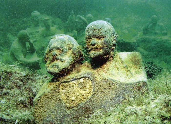 Аллея вождей в Крыму. Фото: gold-crimea.ru. Аллея вождей в Крыму. Фото: gold-crimea.ru.