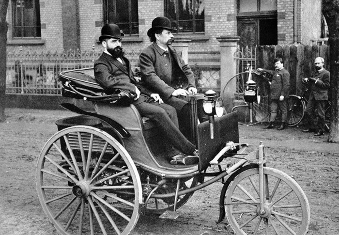 Motorwagen No 1 стал первым транспортным средством, который двигался самостоятельно/ Фото: super.ru Motorwagen No 1 стал первым транспортным средством, который двигался самостоятельно/ Фото: super.ru