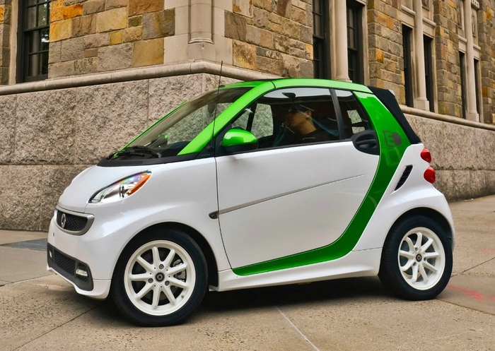 Smart Fortwo, симпатичный и удобный/ Фото: auto.ru Smart Fortwo, симпатичный и удобный/ Фото: auto.ru