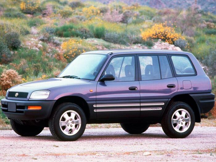Пятидверная Toyota RAV4 1994 года для рынка США/ Фото: topgear.com Пятидверная Toyota RAV4 1994 года для рынка США/ Фото: topgear.com