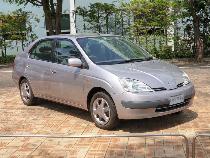 Toyota Prius стал первым серийным автомобилем-гибридом/ Фото: wikimedia.org Toyota Prius стал первым серийным автомобилем-гибридом/ Фото: wikimedia.org