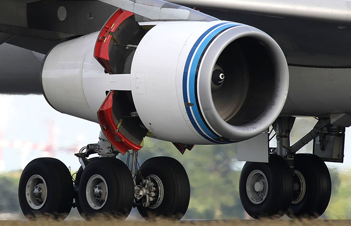 Двигатель с механизмом реверсирования тяги./ Фото: airliners.net Двигатель с механизмом реверсирования тяги./ Фото: airliners.net