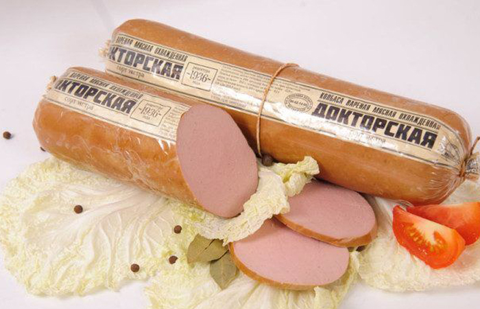Колбаса, без которой невозможно представить советскую эпоху. /Фото: ru.pinterest.com Колбаса, без которой невозможно представить советскую эпоху. /Фото: ru.pinterest.com