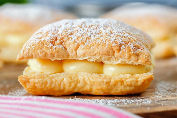 Избегайте десертов с кремовой начинкой.  Фото: anitalianinmykitchen.com.