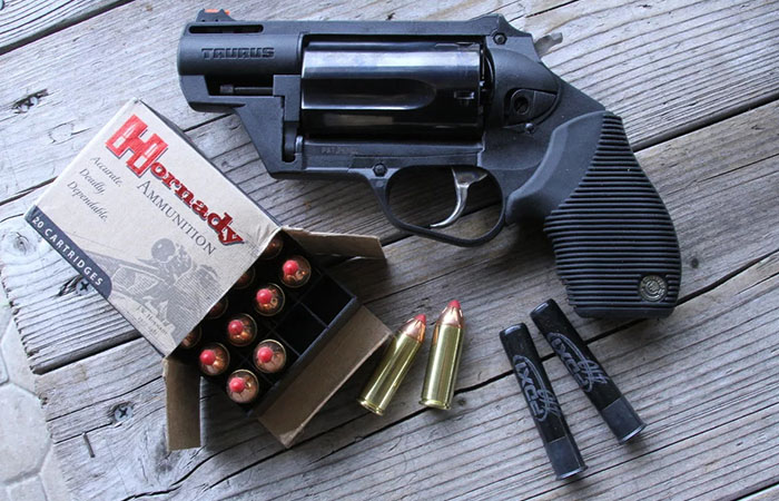 Револьвер Taurus Judge./ Фото: pinterest.com Револьвер Taurus Judge./ Фото: pinterest.com