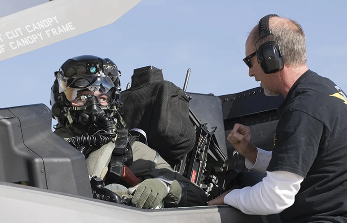 Виртуальный шлем./ Фото: theaviationist.com Виртуальный шлем./ Фото: theaviationist.com