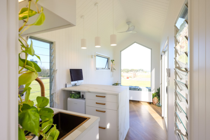 Открытая планировка сделала жилище более объемным. | Фото: livingbiginatinyhouse.com. Открытая планировка сделала жилище более объемным. | Фото: livingbiginatinyhouse.com.