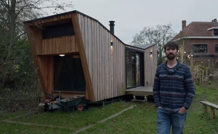Андреас Ванденсанде построил дом своими руками (So Stay Tiny). | Фото: sain-et-naturel.ouest-france.fr. Андреас Ванденсанде построил дом своими руками (So Stay Tiny). | Фото: sain-et-naturel.ouest-france.fr.