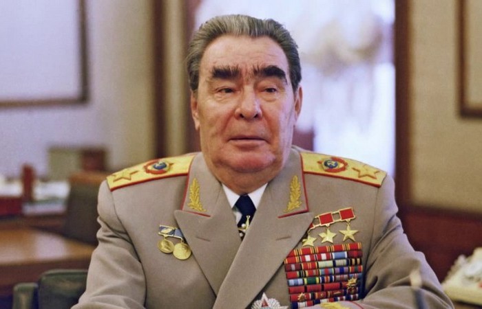Откуда у Леонида Брежнева взялись 53 «Звезды Героя»