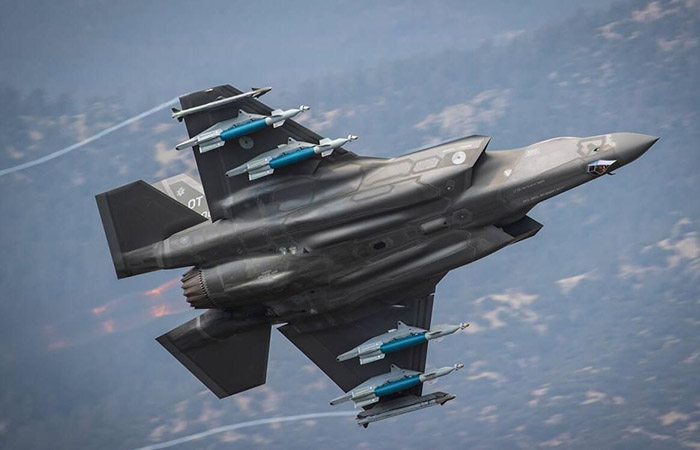 F-35 с вооружением./ Фото: naked-science.ru