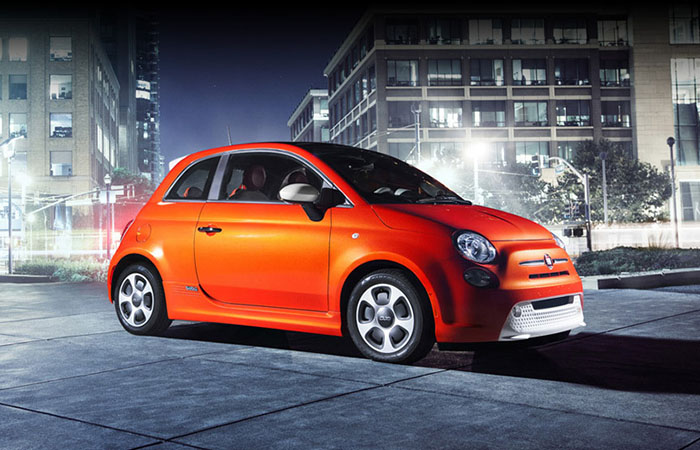 Fiat 500e - идеальный городской автомобиль./ Фото: drive.ru Fiat 500e - идеальный городской автомобиль./ Фото: drive.ru