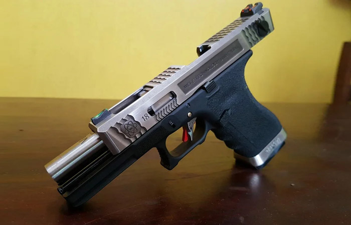 Автоматический Glock 18./ Фото: imgur.com Автоматический Glock 18./ Фото: imgur.com