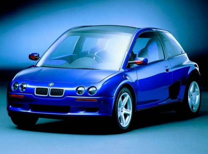 Водительское кресло в BMW Z13 располагалось посередине салона/ Фото: vintauto.com Водительское кресло в BMW Z13 располагалось посередине салона/ Фото: vintauto.com