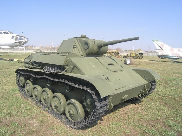 Т-70 приняли на вооружение в 1942 году/ Фото: wikimedia.org Т-70 приняли на вооружение в 1942 году/ Фото: wikimedia.org