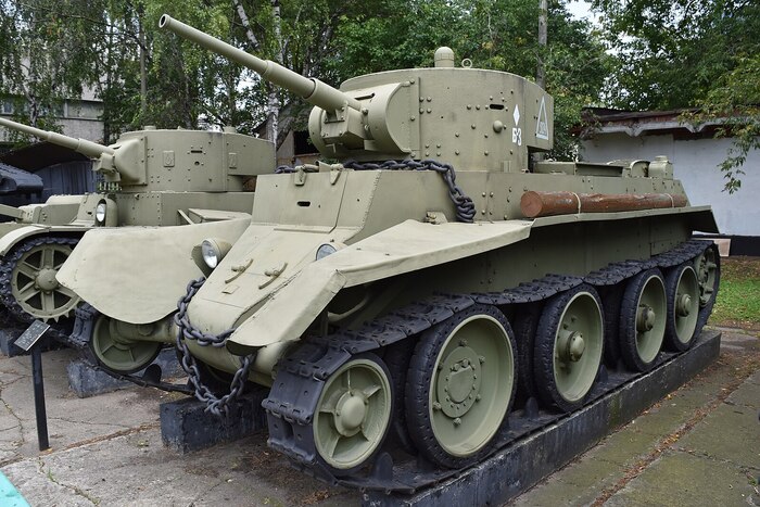 БТ-7 имеет сварной, а не клепаный корпус/ Фото: wikimedia.org БТ-7 имеет сварной, а не клепаный корпус/ Фото: wikimedia.org