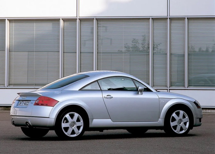 Audi TT Mk1, смелый и инновационный/ Фото: drom.ru Audi TT Mk1, смелый и инновационный/ Фото: drom.ru