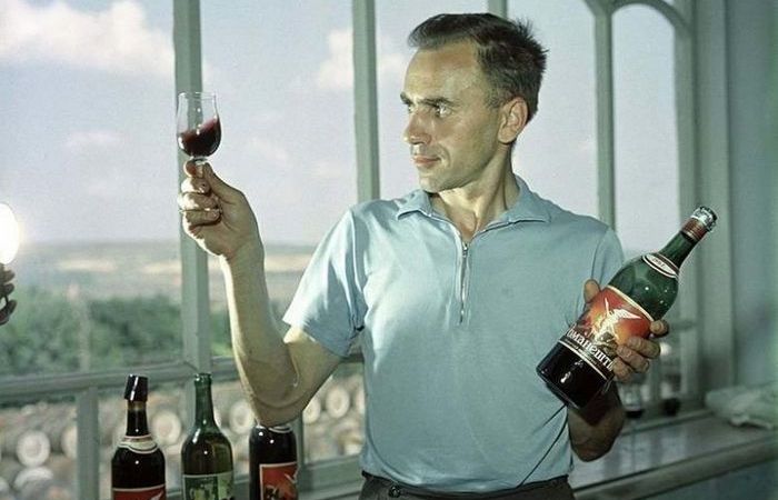 5 советских крепких напитков, от которых вздрагивали даже бывалые «атлеты» бутылочного спора