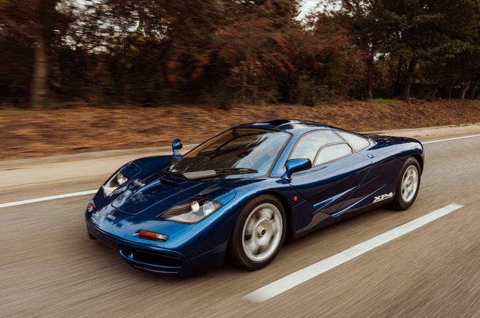 Дорожный суперкар McLaren F1/ Фото: roadandtrack.com Дорожный суперкар McLaren F1/ Фото: roadandtrack.com