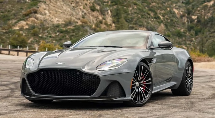 Aston Martin сочетают классику и современные технологии/ Фото: rentluxecar.com Aston Martin сочетают классику и современные технологии/ Фото: rentluxecar.com