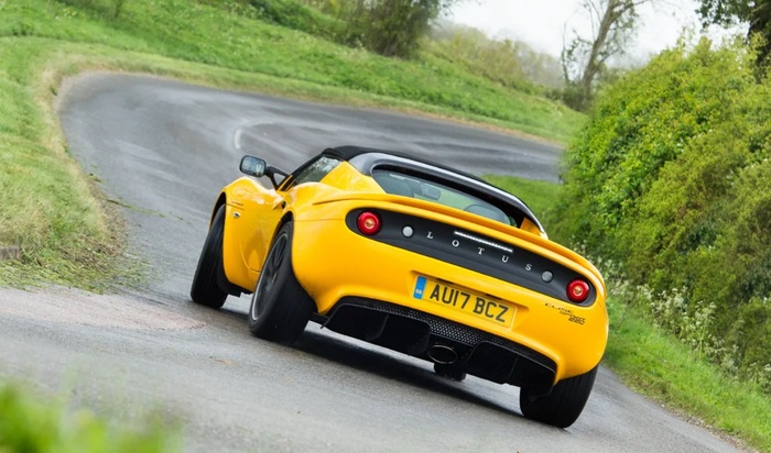 Модель Lotus Elise, вид сзади/ Фото: evo.co.uk Модель Lotus Elise, вид сзади/ Фото: evo.co.uk