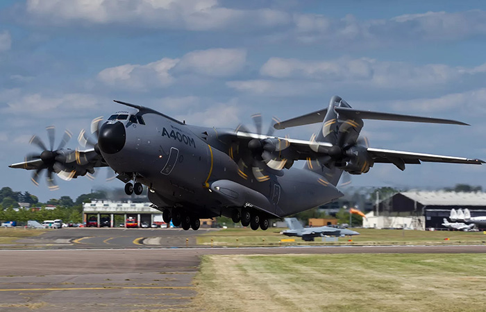 Военно-транспортный самолёт Airbus A400M Atlas./ Фото: pinterest.com Военно-транспортный самолёт Airbus A400M Atlas./ Фото: pinterest.com
