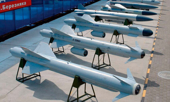 Ракеты Х-59 «Овод», Х-59МЭ «Овод-МЭ» и Х-59МК в музее на территории МКБ «Радуга»/ Фото: militaryrussia.ru