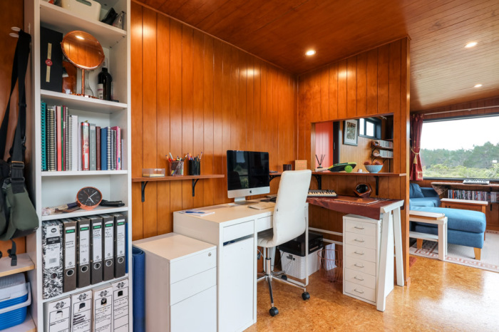 Домашний офис занимает отдельное пространство. | Фото: livingbiginatinyhouse.com. Домашний офис занимает отдельное пространство. | Фото: livingbiginatinyhouse.com.