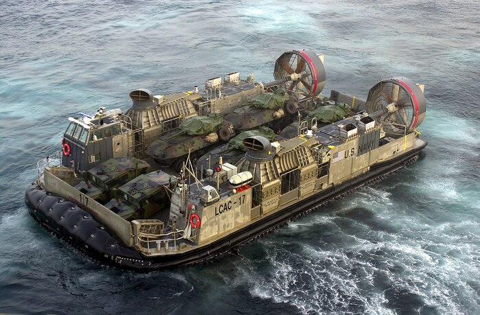 LCAC берет на борт до 68 тонн грузов/ Фото: wikimedia.org LCAC берет на борт до 68 тонн грузов/ Фото: wikimedia.org