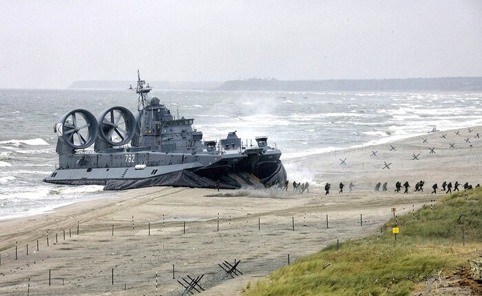 ZUBR способен вместить до 500 десантников/ Фото: wikimedia.org ZUBR способен вместить до 500 десантников/ Фото: wikimedia.org