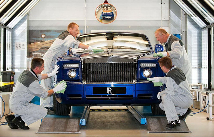 Сборка Rolls-Royce Phantom./ Фото: bmwclub.ru Сборка Rolls-Royce Phantom./ Фото: bmwclub.ru