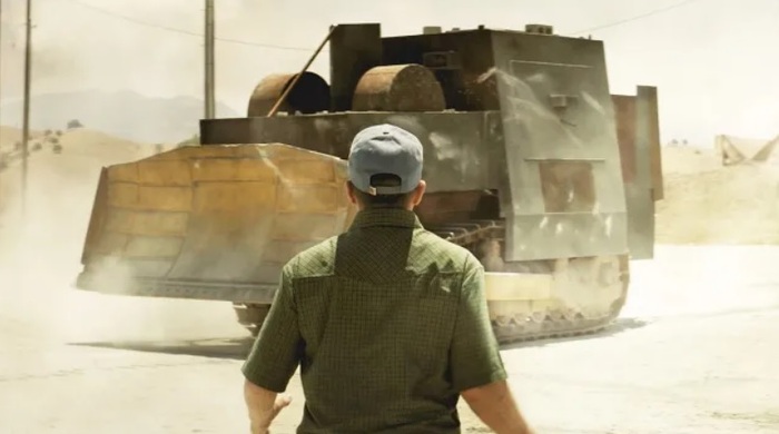 В роли машины-монстра снялся тяжелый бульдозер Caterpillar D9/ Фото: denverpost.com В роли машины-монстра снялся тяжелый бульдозер Caterpillar D9/ Фото: denverpost.com
