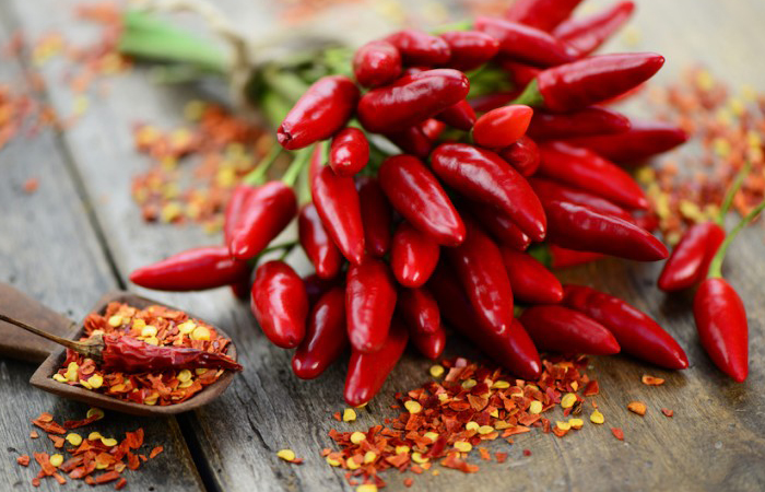 Перец чили может продлить срок хранения мясных продуктов/ фото: semiramisgardens.ru 