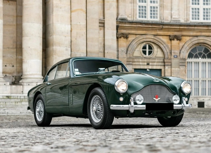 Aston Martin DB4 был представлен в 1958 году на автосалоне в Лондоне/ Фото: auto.ru Aston Martin DB4 был представлен в 1958 году на автосалоне в Лондоне/ Фото: auto.ru