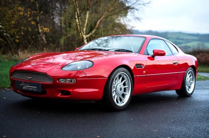 Aston Martin DB7, быстрый и элегантный/ Фото: pistonheads.com Aston Martin DB7, быстрый и элегантный/ Фото: pistonheads.com