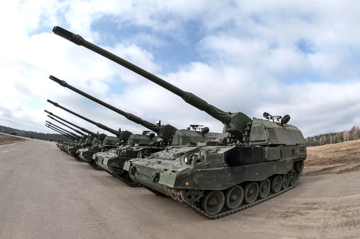 PzH 2000 снабжена продвинутой системой управления огнем/ Фото: dev.ua PzH 2000 снабжена продвинутой системой управления огнем/ Фото: dev.ua
