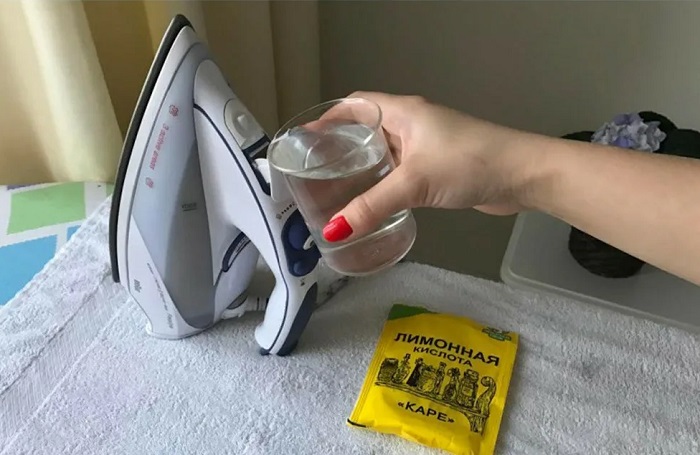 Залейте в отсек для воды раствор лимонной кислоты. / Фото: webshopdv.ru Залейте в отсек для воды раствор лимонной кислоты. / Фото: webshopdv.ru